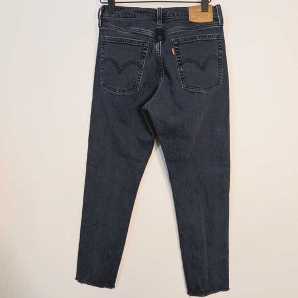 Women's Levi's Wedgie Straight Fit Dark Wash Button Fly Jeans Size 26 EUC - Picture 2 of 9